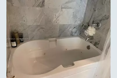 31 SE 5th St #303, Miami, FL 33131 - Photo 25