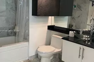 31 SE 5th St, Miami, FL 33131 - Photo 23