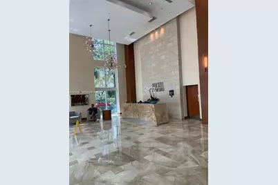 31 SE 5th St #303, Miami, FL 33131 - Photo 5