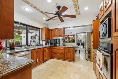 19805 NE 22nd Ave, Miami, FL 33180 - Photo 25