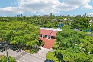 19805 NE 22nd Ave, Miami, FL 33180 - Photo 3