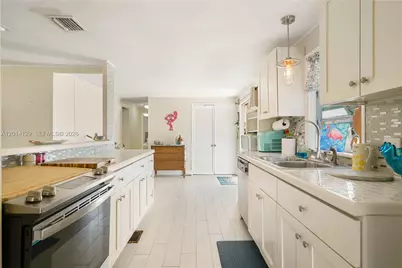 205 Humpty Dumpty Dr, Key Largo, FL 33037 - Photo 13