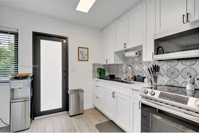 595 NW 101st St, Miami, FL 33150 - Photo 5
