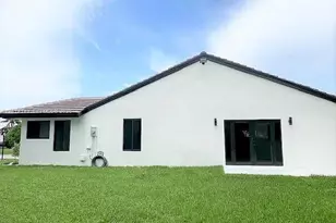 7168 SW 103 Ct Circle, Unincorporated Dade County, FL 33173 - Photo 5