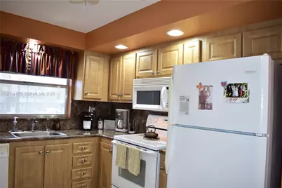 9541 Sunrise Lakes Blvd #204, Sunrise, FL 33322 - Photo 21