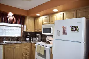 9541 Sunrise Lakes Blvd, Sunrise, FL 33322 - Photo 21
