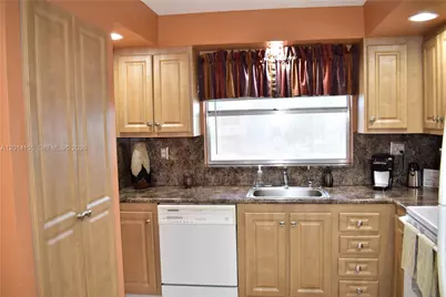 9541 Sunrise Lakes Blvd #204, Sunrise, FL 33322 - Photo 23
