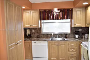9541 Sunrise Lakes Blvd, Sunrise, FL 33322 - Photo 23