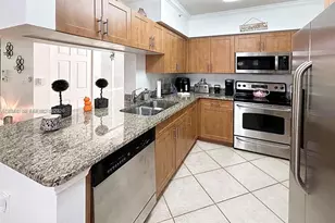 6533 Emerald Dunes Dr, West Palm Beach, FL 33411 - Photo 7