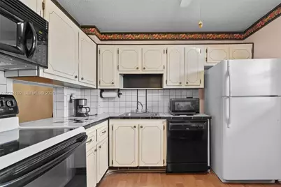 100 Berkley Rd #106, Hollywood, FL 33024 - Photo 3