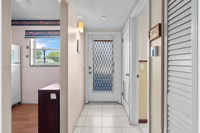 100 Berkley Rd #106, Hollywood, FL 33024 - Photo 9