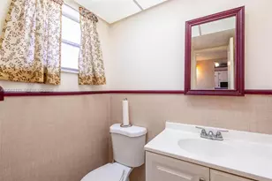 100 Berkley Rd, Hollywood, FL 33024 - Photo 15