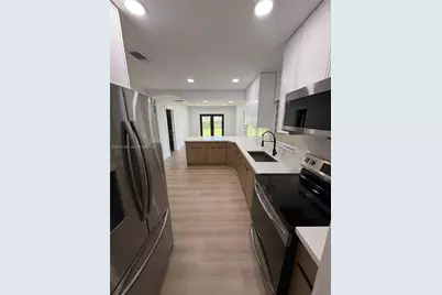2951 NW 57th St, Miami, FL 33142 - Photo 9