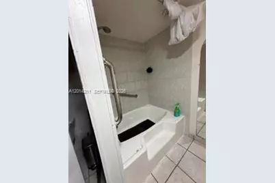 114 Lone Pine Drive, Hallandale Beach, FL 33009 - Photo 11