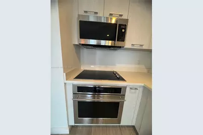 45 SW 9th St #1104, Miami, FL 33130 - Photo 3