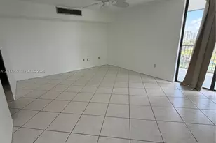 20100 W Country Club Dr, Aventura, FL 33180 - Photo 9