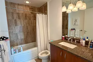300 S Biscayne Blvd, Miami, FL 33131 - Photo 13