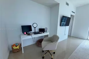 300 S Biscayne Blvd, Miami, FL 33131 - Photo 9