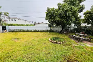 21220 NE 26th Ave, Miami, FL 33180 - Photo 15