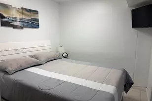 5401 Collins Ave, Miami Beach, FL 33140 - Photo 13