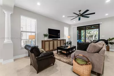 8915 W Watercrest Cir W, Parkland, FL 33076 - Photo 11