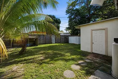 1379 NE 177th St, North Miami Beach, FL 33162 - Photo 17