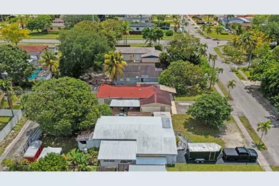 1379 NE 177th St, North Miami Beach, FL 33162 - Photo 31