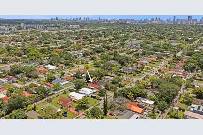 1379 NE 177th St, North Miami Beach, FL 33162 - Photo 33