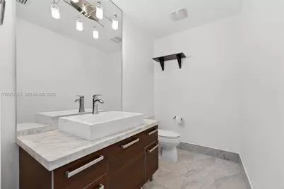 253 NE 2nd St #424, Miami, FL 33132 - Photo 5