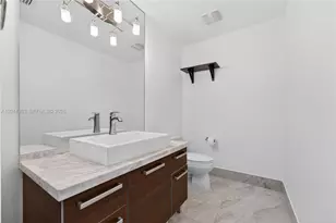 253 NE 2nd St, Miami, FL 33132 - Photo 5