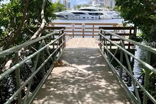 19655 E Country Club Dr, Aventura, FL 33180 - Photo 3
