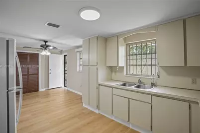 9930 SW 40th Ter, Miami, FL 33165 - Photo 9