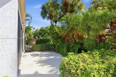4690 S Fountains Dr S, Lake Worth, FL 33467 - Photo 17