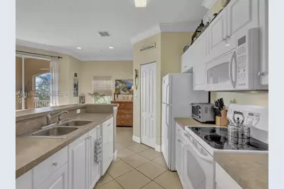 5035 Fairways Cir #305, Vero Beach, FL 32967 - Photo 19