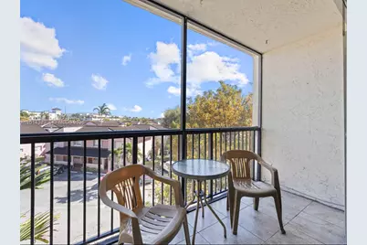 8005 Lake Dr #408, Doral, FL 33166 - Photo 5