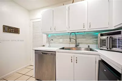 4582 Holly Lake Dr, Lake Worth, FL 33463 - Photo 15