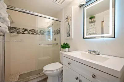 4582 Holly Lake Dr, Lake Worth, FL 33463 - Photo 5