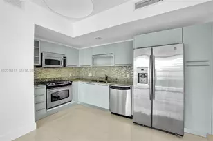 950 Brickell Bay Dr, Miami, FL 33131 - Photo 3