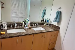 300 S Biscayne Blvd, Miami, FL 33131 - Photo 11