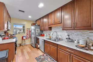 2638 E Gately Dr E, West Palm Beach, FL 33415 - Photo 9