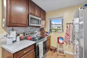 2638 E Gately Dr E, West Palm Beach, FL 33415 - Photo 9