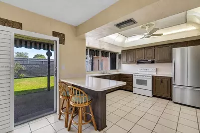 9261 SW 55th St, Cooper City, FL 33328 - Photo 23