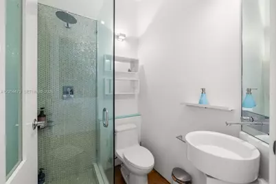 2001 Meridian Ave #404, Miami Beach, FL 33139 - Photo 23