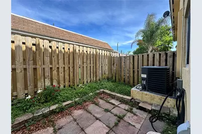 324 NE 3rd St #D, Hallandale Beach, FL 33009 - Photo 35