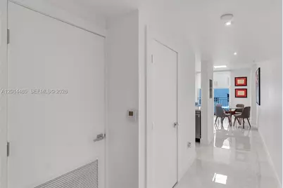 185 SE 14th Ter #1801, Miami, FL 33131 - Photo 3