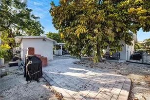 1946 SW 20th St, Miami, FL 33145 - Photo 33