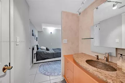 6039 Collins Ave #621, Miami Beach, FL 33140 - Photo 3
