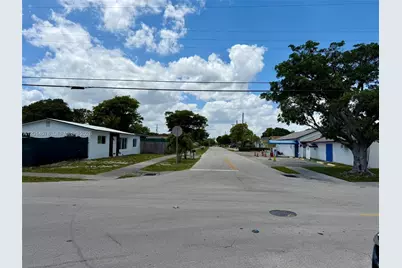 141 SW 2nd St, Deerfield Beach, FL 33441 - Photo 9