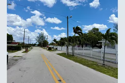 141 SW 2nd St, Deerfield Beach, FL 33441 - Photo 13