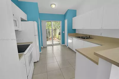 117 SE 3rd Ave #9, Hallandale Beach, FL 33009 - Photo 9